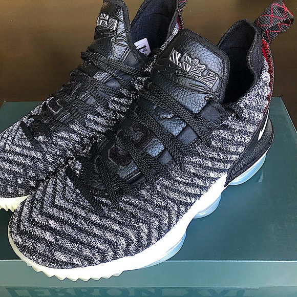 Nike Lebron 16s “Oreos”. Size 8 1/2US - Picture 3 of 9